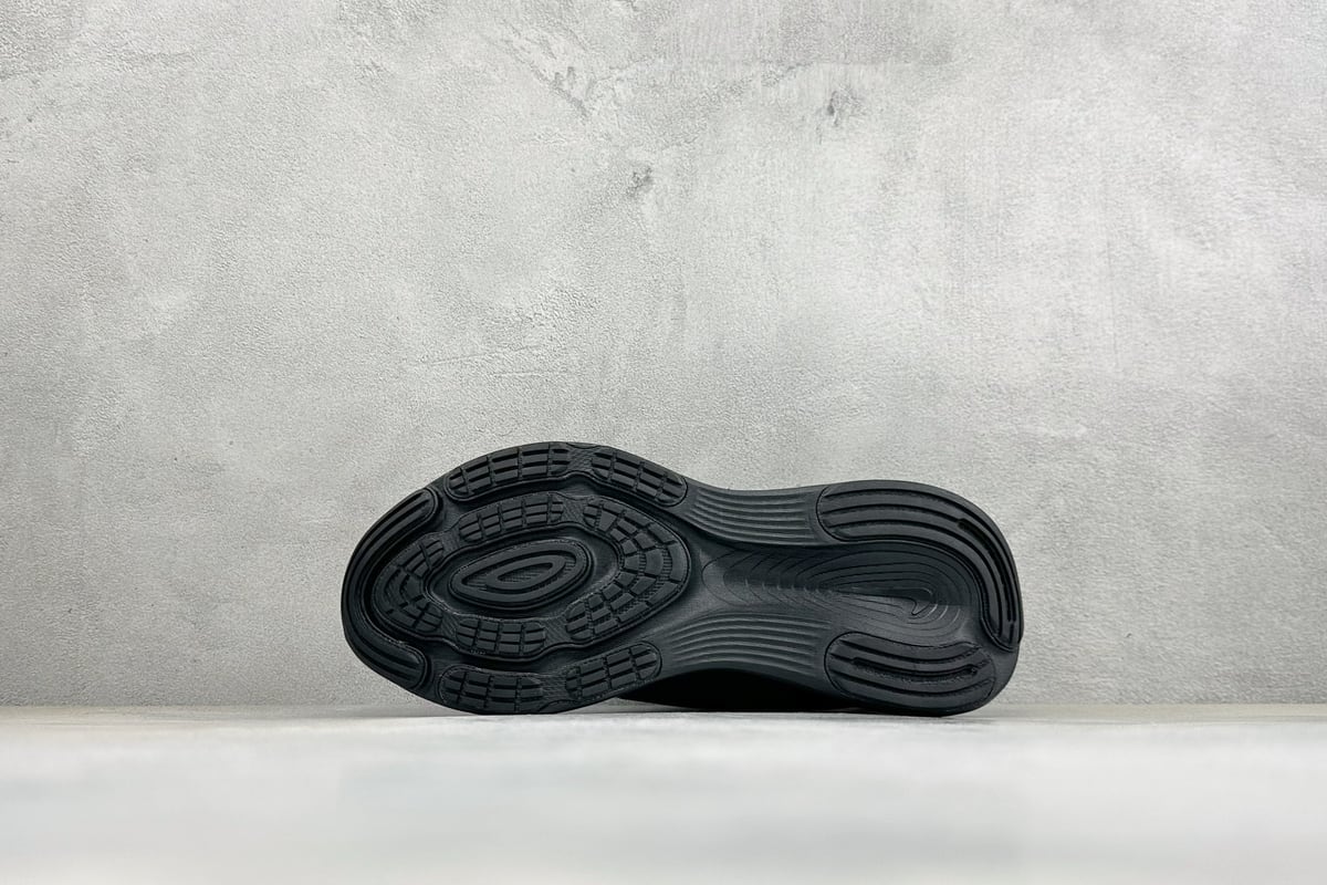 耐克 Nike Vomero 19 舒适减震防滑 低帮跑步鞋 黑白 鞋头实拍图