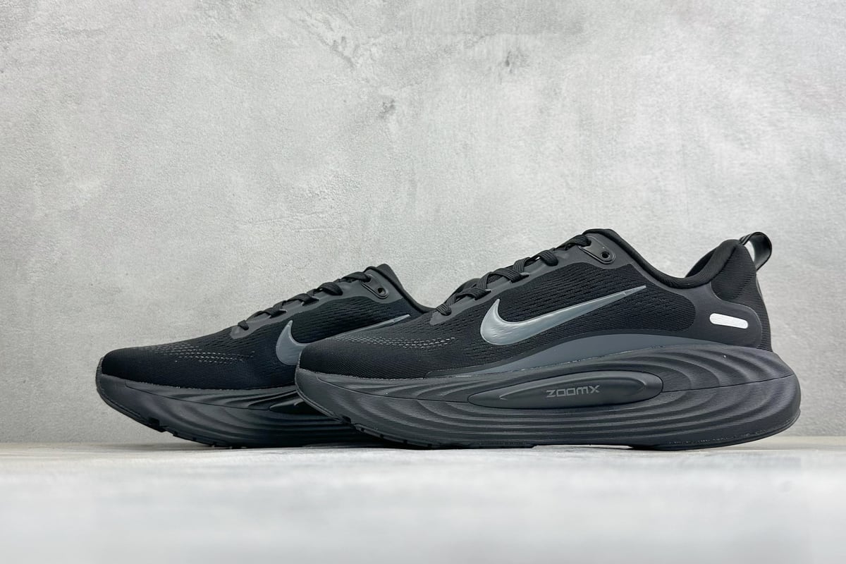 耐克 Nike Vomero 19 舒适减震防滑 低帮跑步鞋 黑白 鞋跟实拍图