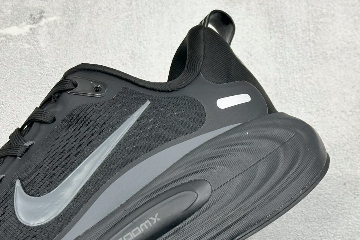 耐克 Nike Vomero 19 舒适减震防滑 低帮跑步鞋 黑白 细节实拍图