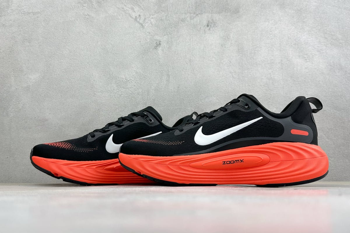 耐克 Nike Vomero 19 舒适减震防滑 低帮跑步鞋 黑 鞋跟实拍图