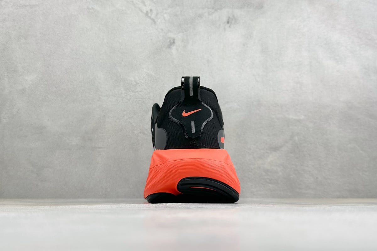 耐克 Nike Vomero 19 舒适减震防滑 低帮跑步鞋 黑 鞋底实拍图