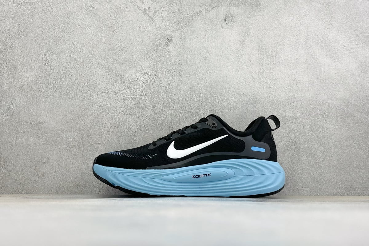 耐克 Nike Vomero 19 舒适减震防滑 低帮跑步鞋 黑白 正面实拍图