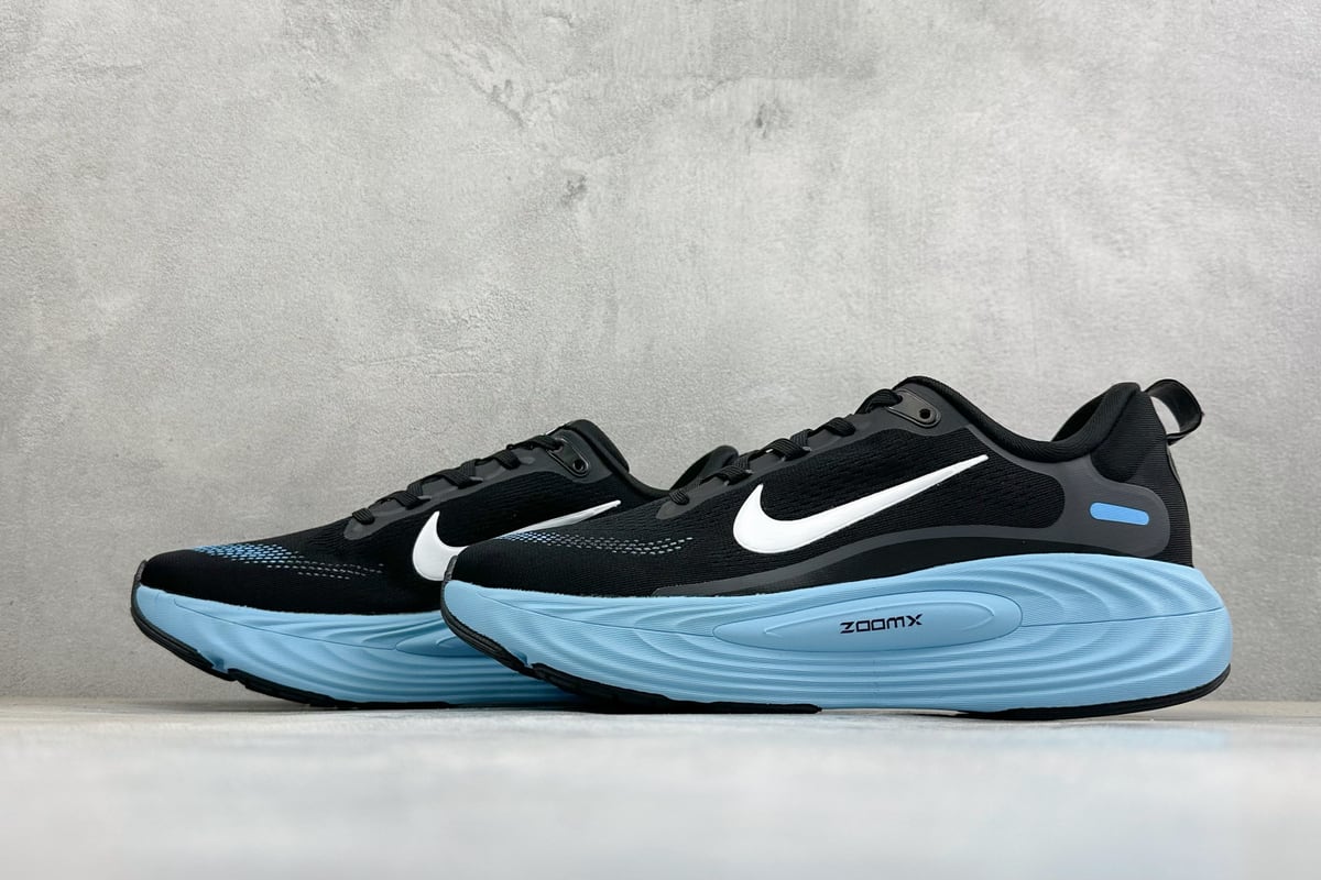 耐克 Nike Vomero 19 舒适减震防滑 低帮跑步鞋 黑白 鞋跟实拍图