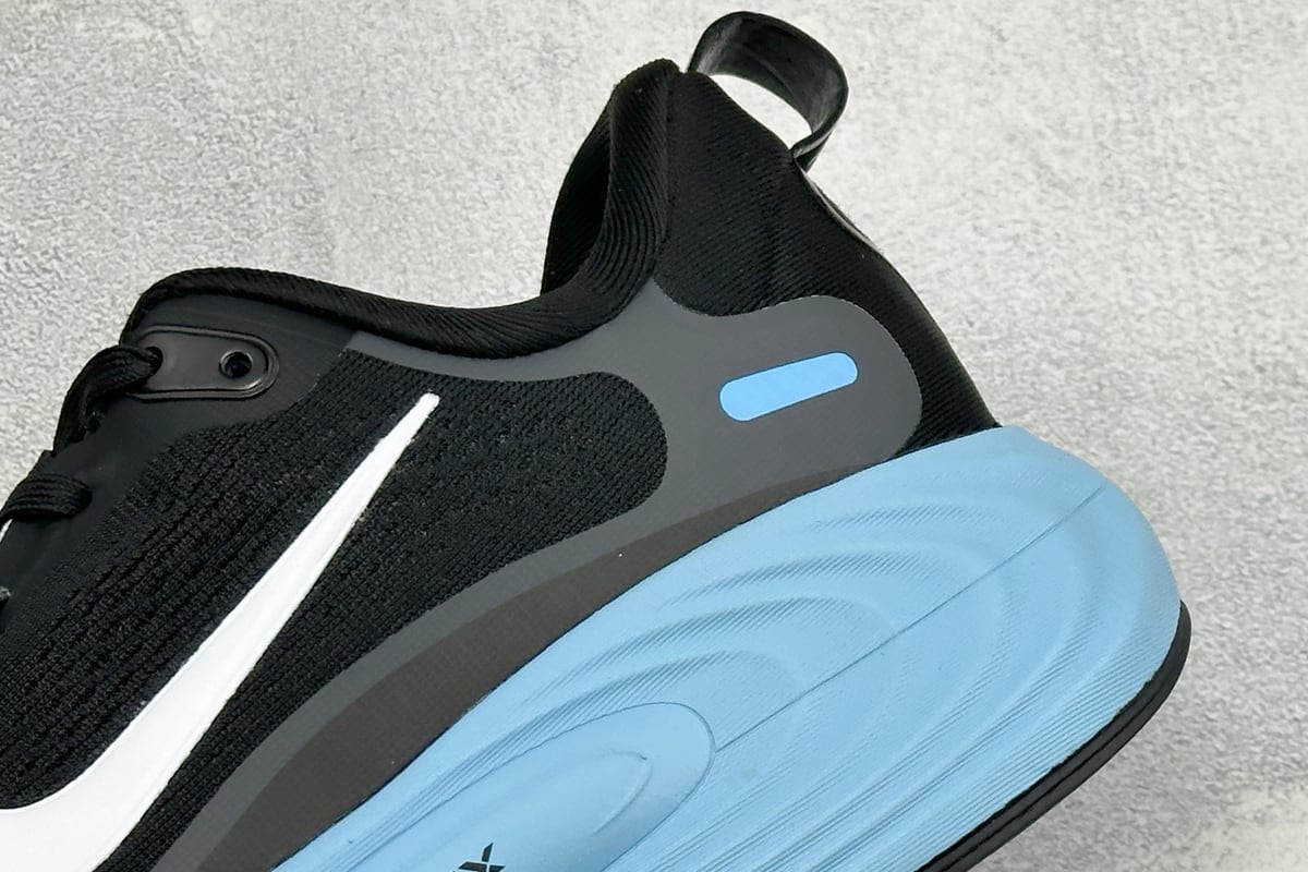 耐克 Nike Vomero 19 舒适减震防滑 低帮跑步鞋 黑白 细节实拍图