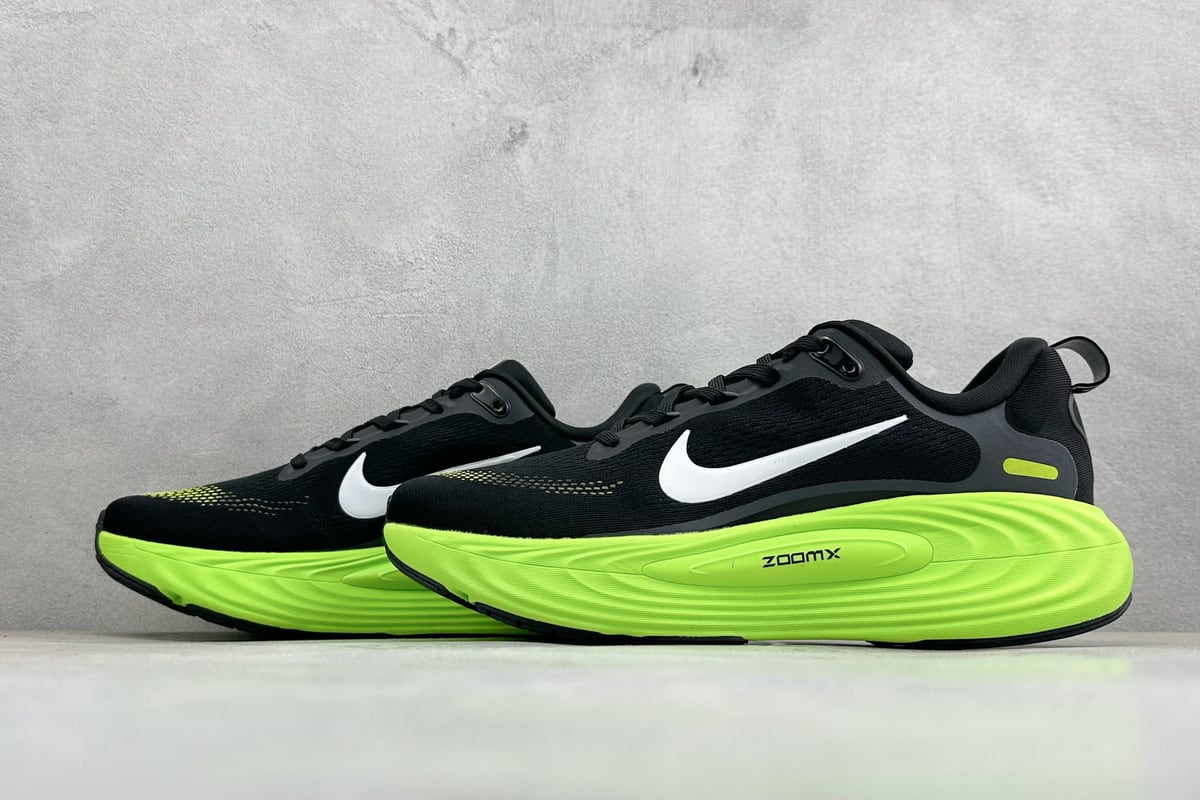 耐克 Nike Vomero 19 舒适减震防滑 低帮跑步鞋 黑 鞋跟实拍图