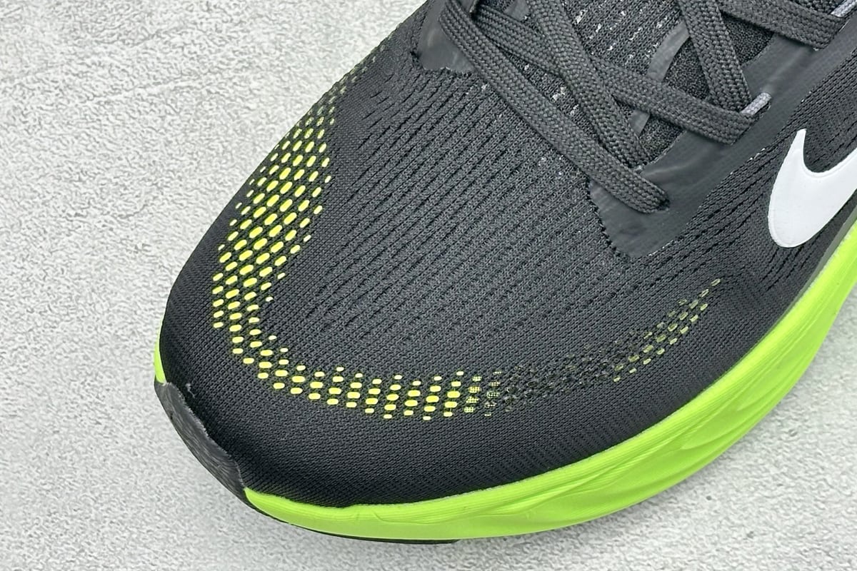 耐克 Nike Vomero 19 舒适减震防滑 低帮跑步鞋 黑 鞋标实拍图