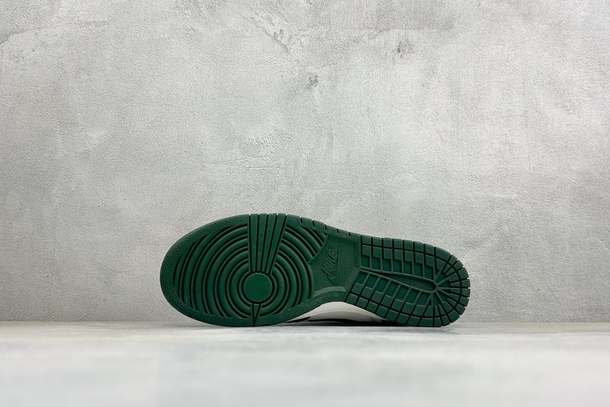 耐克 Nike BIG LOW 简约百搭 減震耐磨 低帮板鞋 绿白 鞋头实拍图