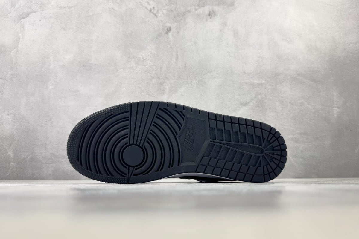 乔丹 Air Jordan 1 SE 黑白棕橙 鞋头实拍图