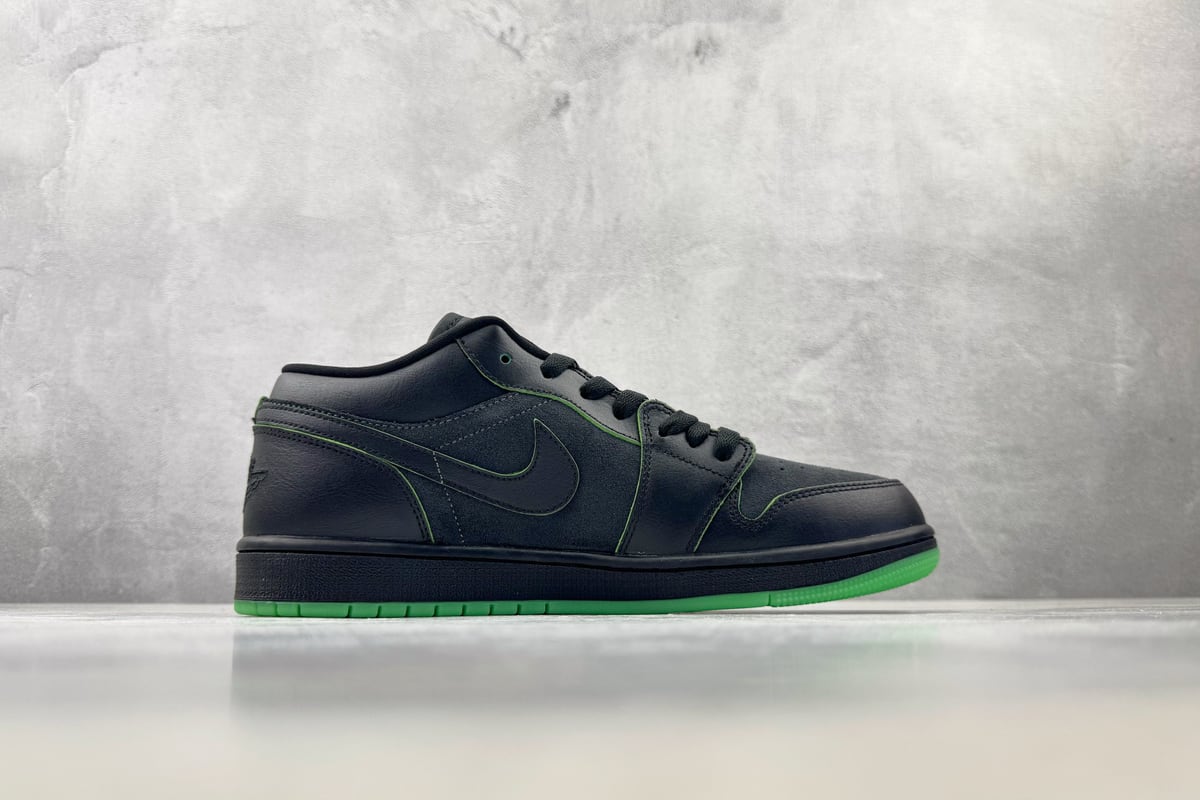 乔丹 Air Jordan 1 Low SE "Halloween" 黑白 侧面实拍图
