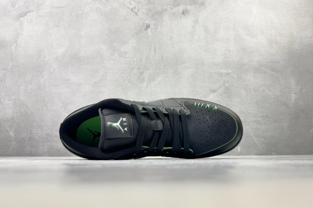 乔丹 Air Jordan 1 Low SE "Halloween" 黑白 背面实拍图