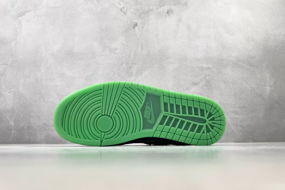 乔丹 Air Jordan 1 Low SE "Halloween" 黑白 鞋头实拍图