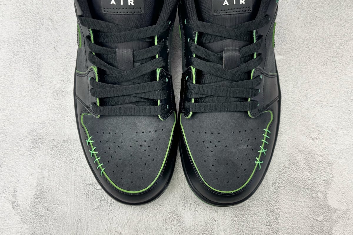 乔丹 Air Jordan 1 Low SE "Halloween" 黑白 鞋标实拍图
