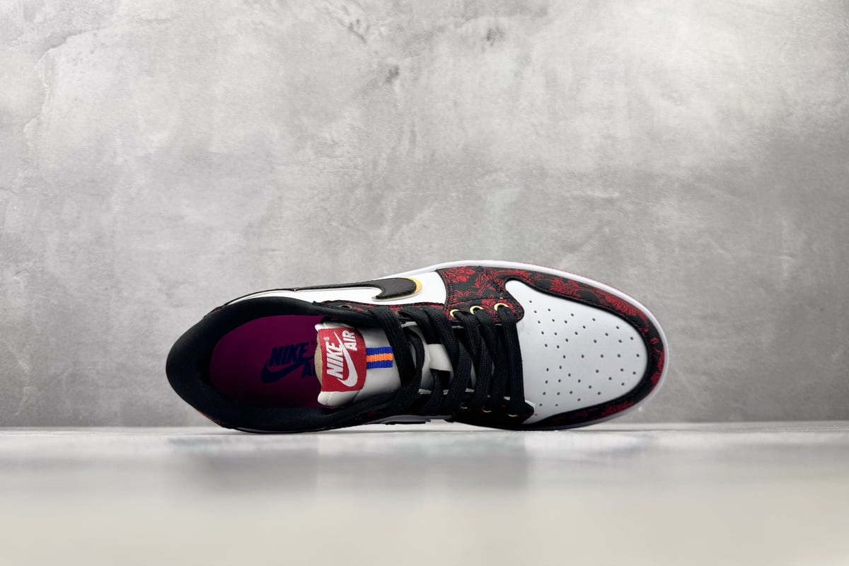 乔丹 Air Jordan 1 Retro OG Last Dance at 黑红白 背面实拍图