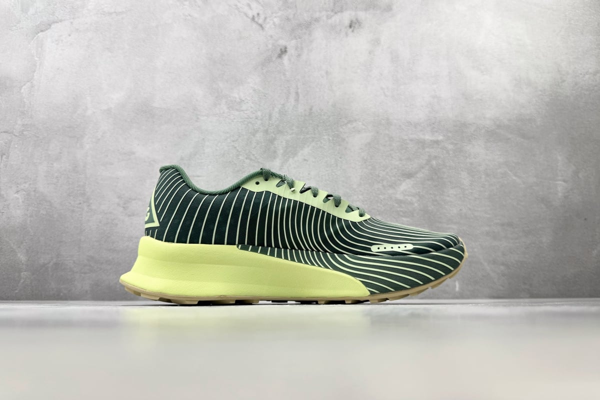 耐克 Nike ACG Ultrafly TRAIL SP 芦荟绿 侧面实拍图