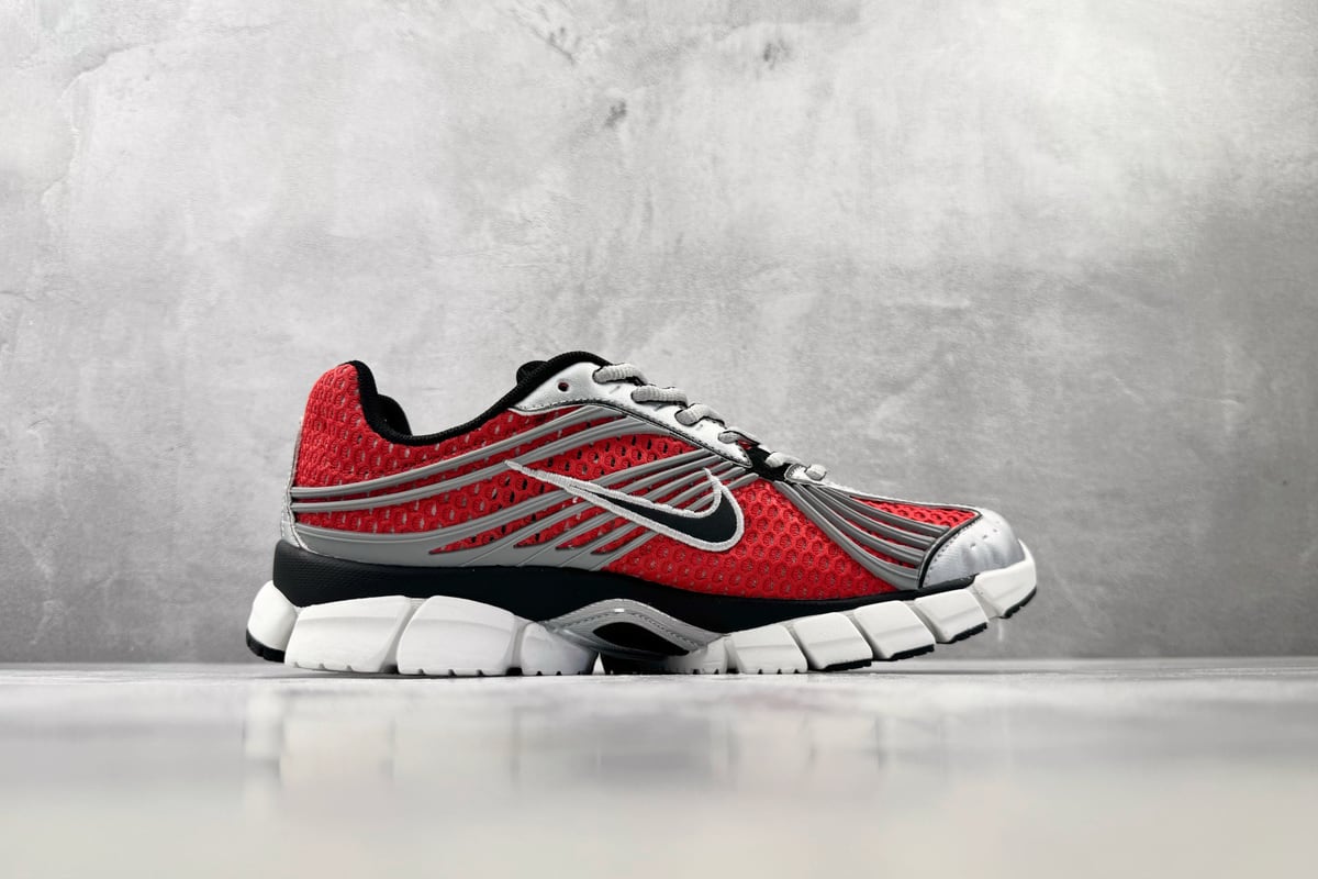 耐克 Nike Zoom Skylon 11 红灰黑 侧面实拍图