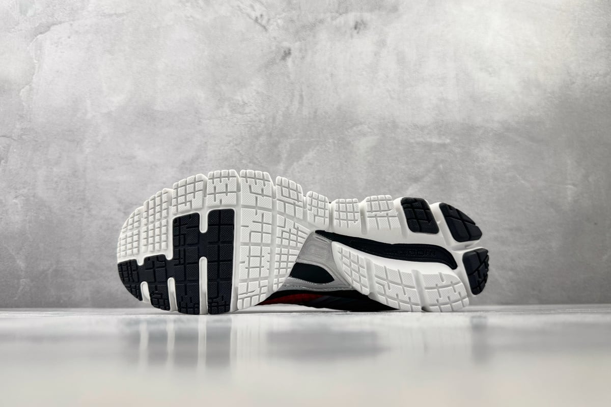 耐克 Nike Zoom Skylon 11 红灰黑 鞋头实拍图