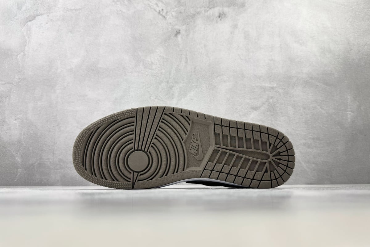 乔丹 Air Jordan 1 Emea Summer 橄榄灰橙 鞋头实拍图
