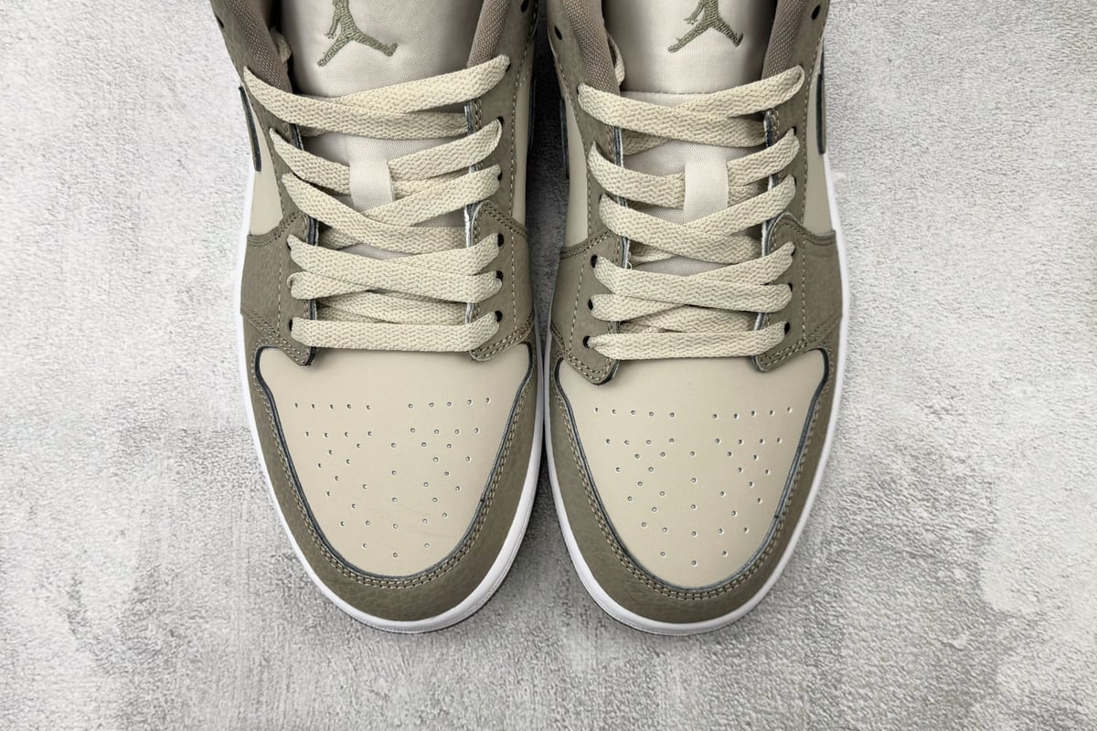 乔丹 Air Jordan 1 Emea Summer 橄榄灰橙 鞋标实拍图