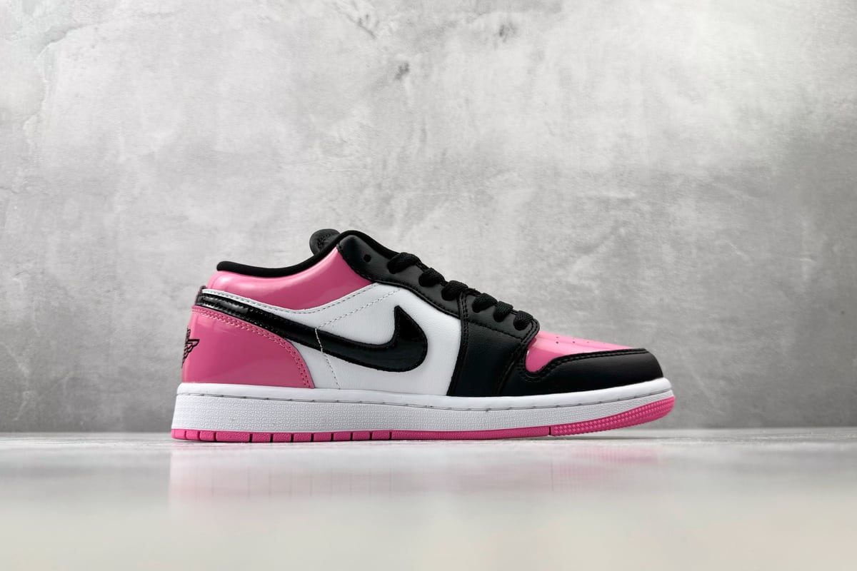 乔丹 Air Jordan 1 粉黑白黑 侧面实拍图