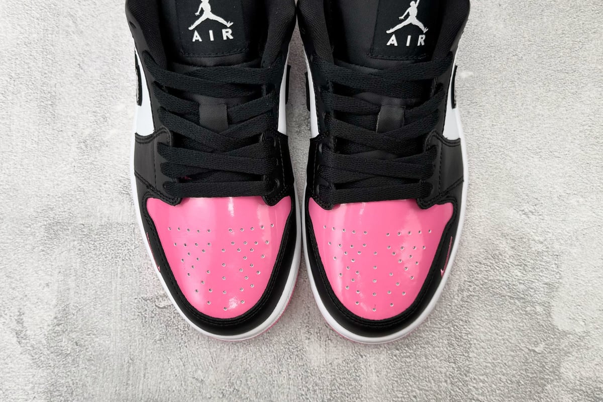 乔丹 Air Jordan 1 粉黑白黑 鞋标实拍图