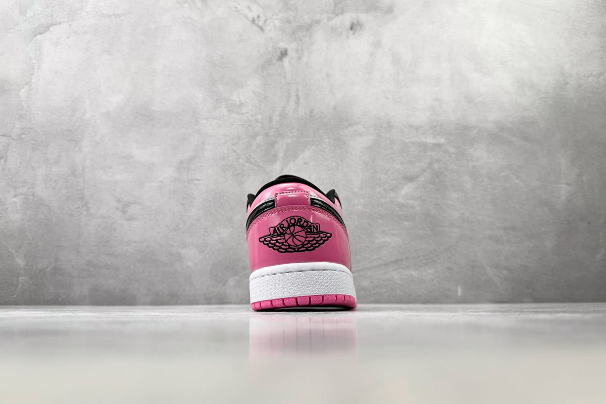 乔丹 Air Jordan 1 粉黑白黑 细节实拍图