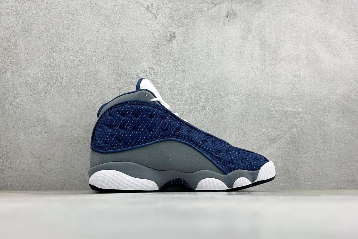 乔丹 Air Jordan JordanAir 13 Retro "Flint 海军蓝白 侧面实拍图
