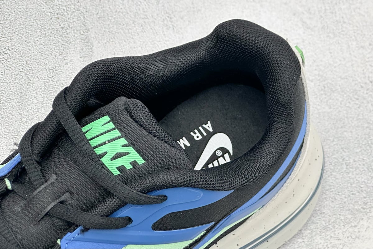 耐克 Nike Air Max Metro 舒适轻盈 防滑耐磨运动低帮跑步鞋 黑白蓝 上脚实拍图