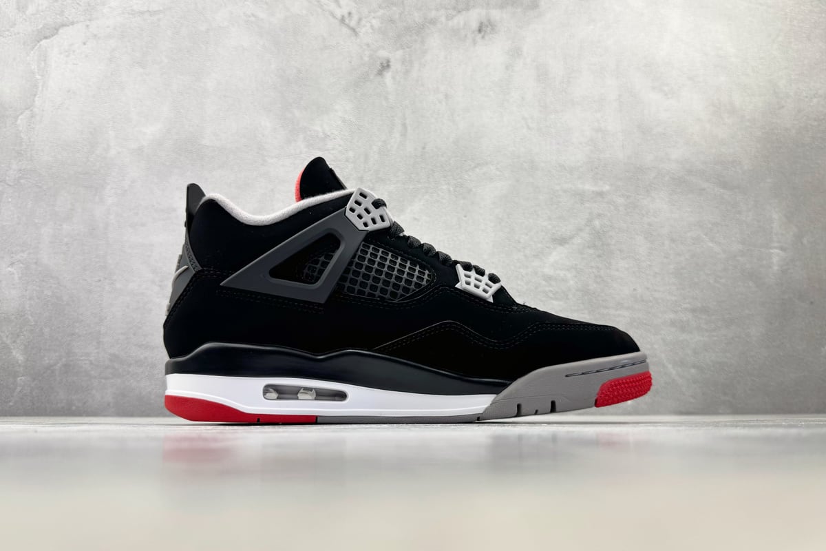 乔丹 Air Jordan 4 Bred 黑白 侧面实拍图