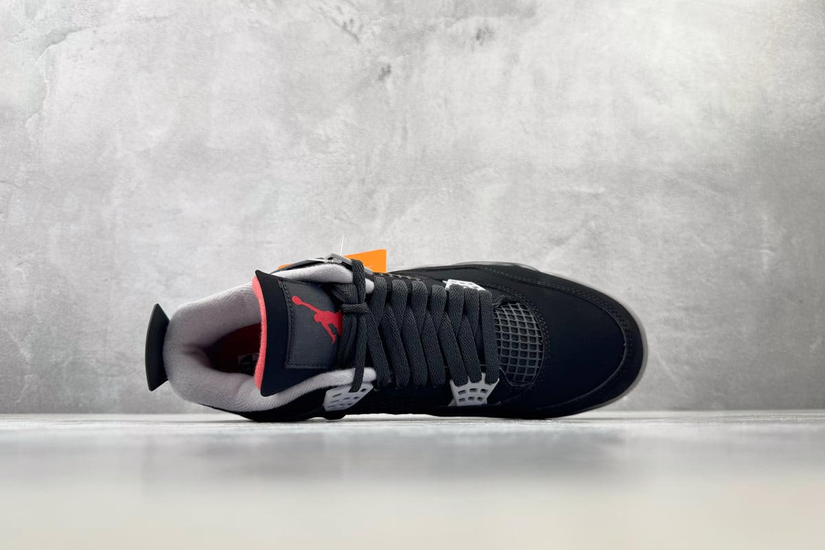 乔丹 Air Jordan 4 Bred 黑白 背面实拍图