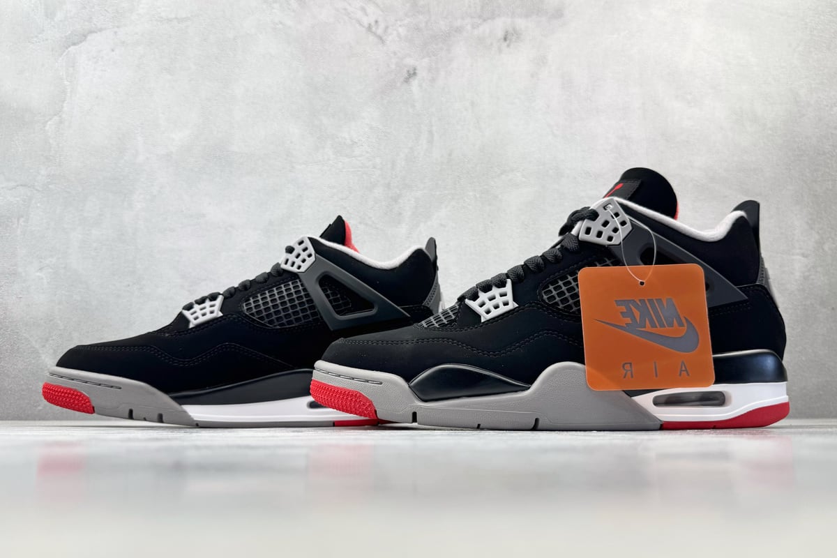 乔丹 Air Jordan 4 Bred 黑白 鞋跟实拍图