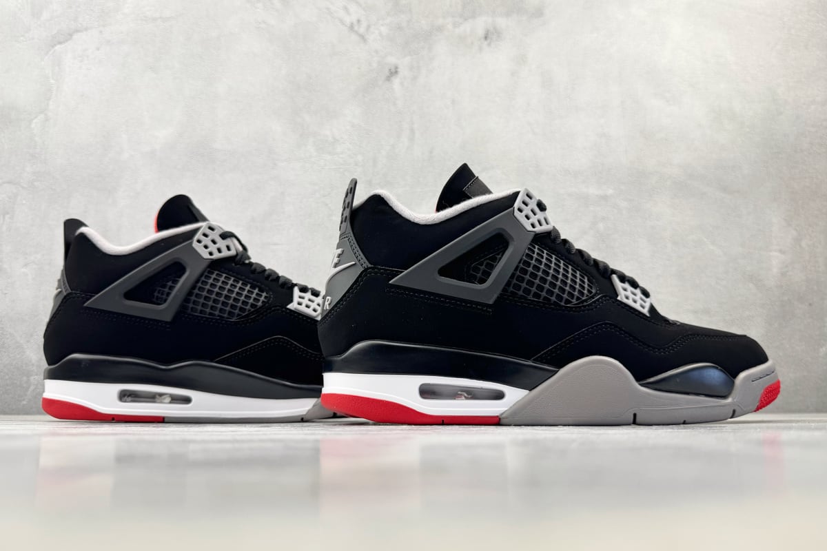 乔丹 Air Jordan 4 Bred 黑白 鞋底实拍图