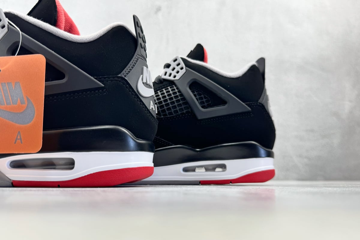 乔丹 Air Jordan 4 Bred 黑白 上脚实拍图