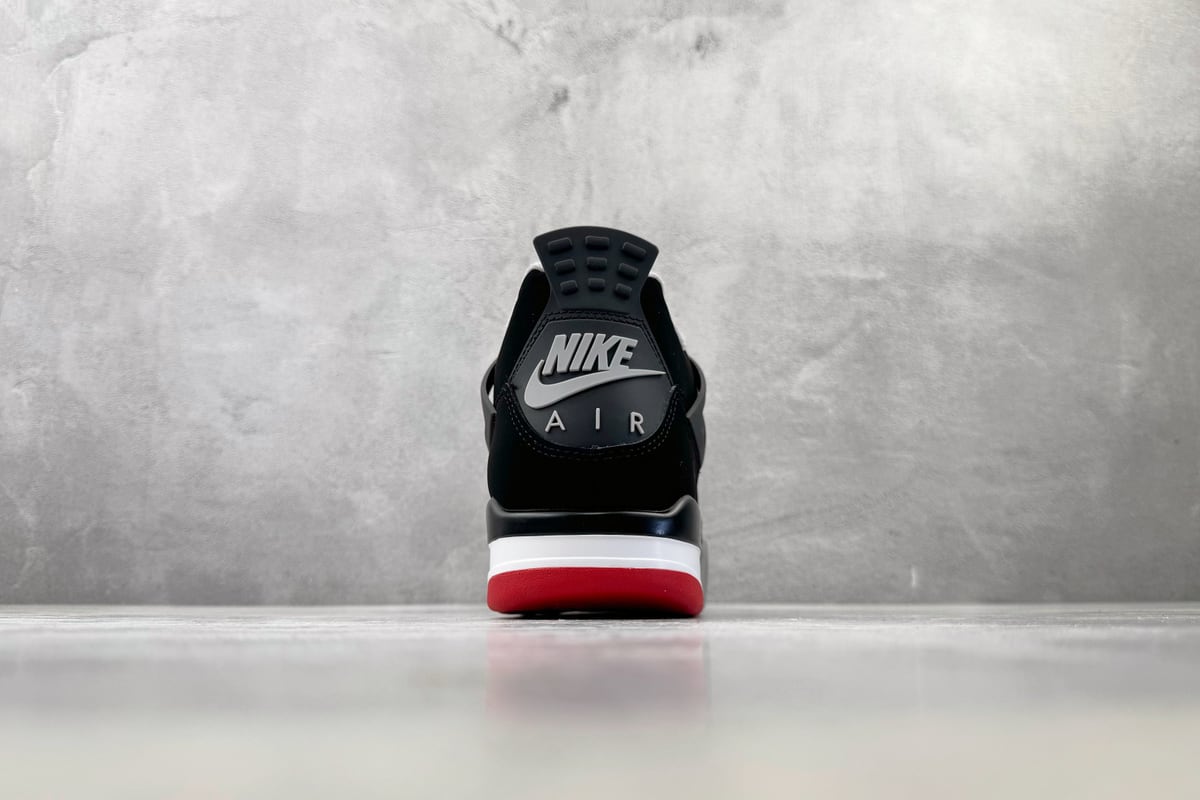 乔丹 Air Jordan 4 Bred 黑白 细节实拍图