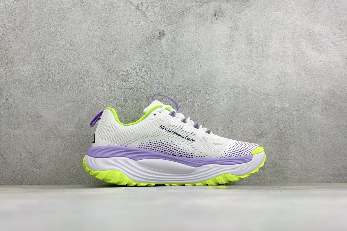 耐克 Nike ACG VOMERO TRAIL 防滑耐磨运动跑步鞋 白紫绿 侧面实拍图