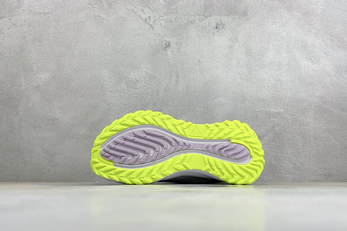 耐克 Nike ACG VOMERO TRAIL 防滑耐磨运动跑步鞋 白紫绿 鞋头实拍图