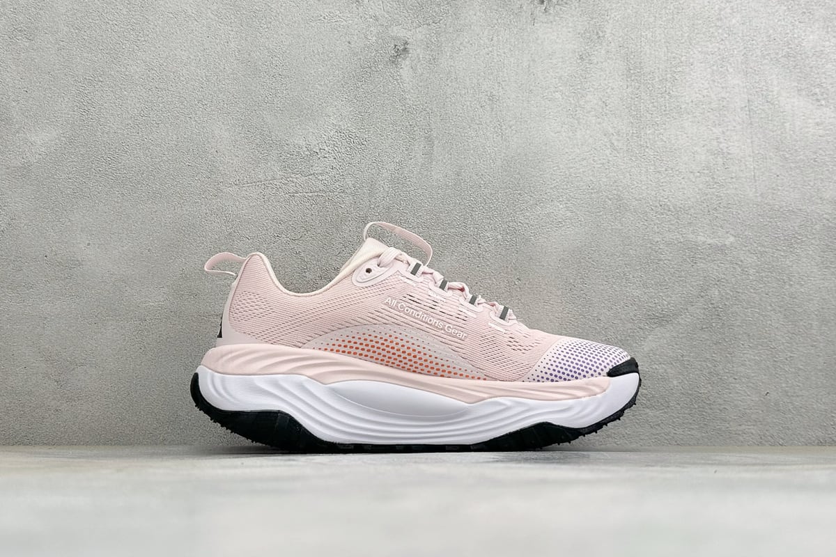 耐克 Nike ACG VOMERO TRAIL 粉白黑防滑耐磨跑步鞋 侧面实拍图