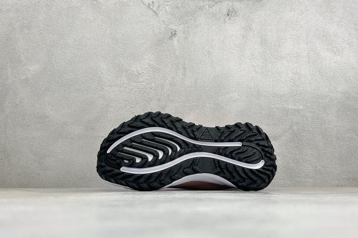 耐克 Nike ACG VOMERO TRAIL 粉白黑防滑耐磨跑步鞋 鞋头实拍图