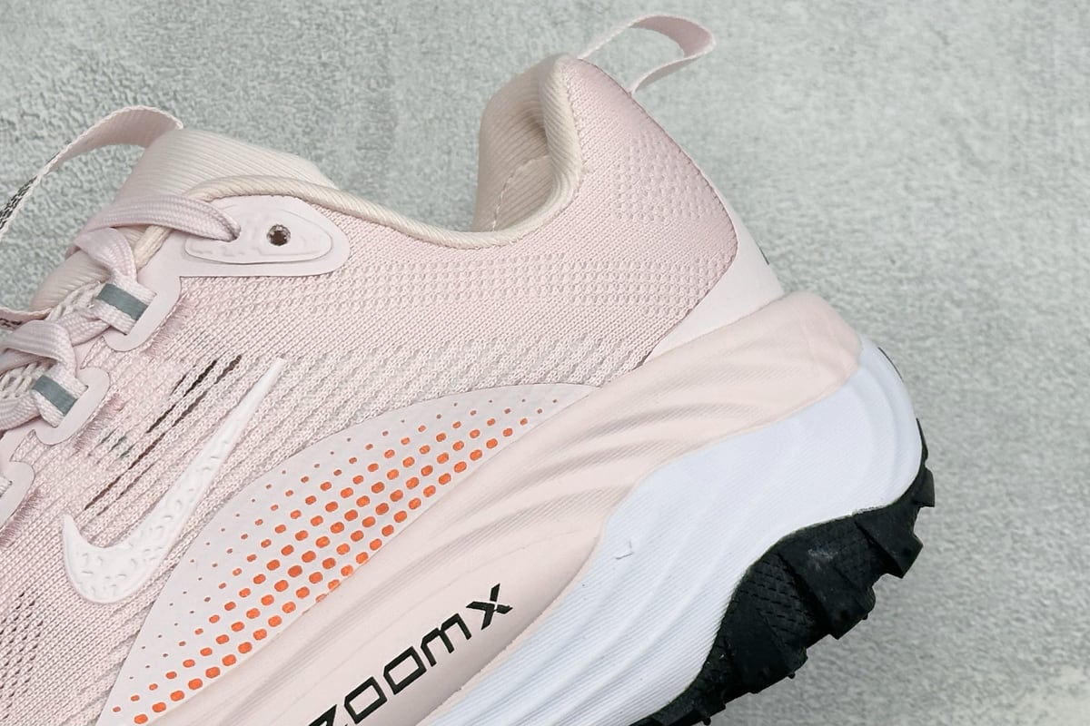 耐克 Nike ACG VOMERO TRAIL 粉白黑防滑耐磨跑步鞋 细节实拍图
