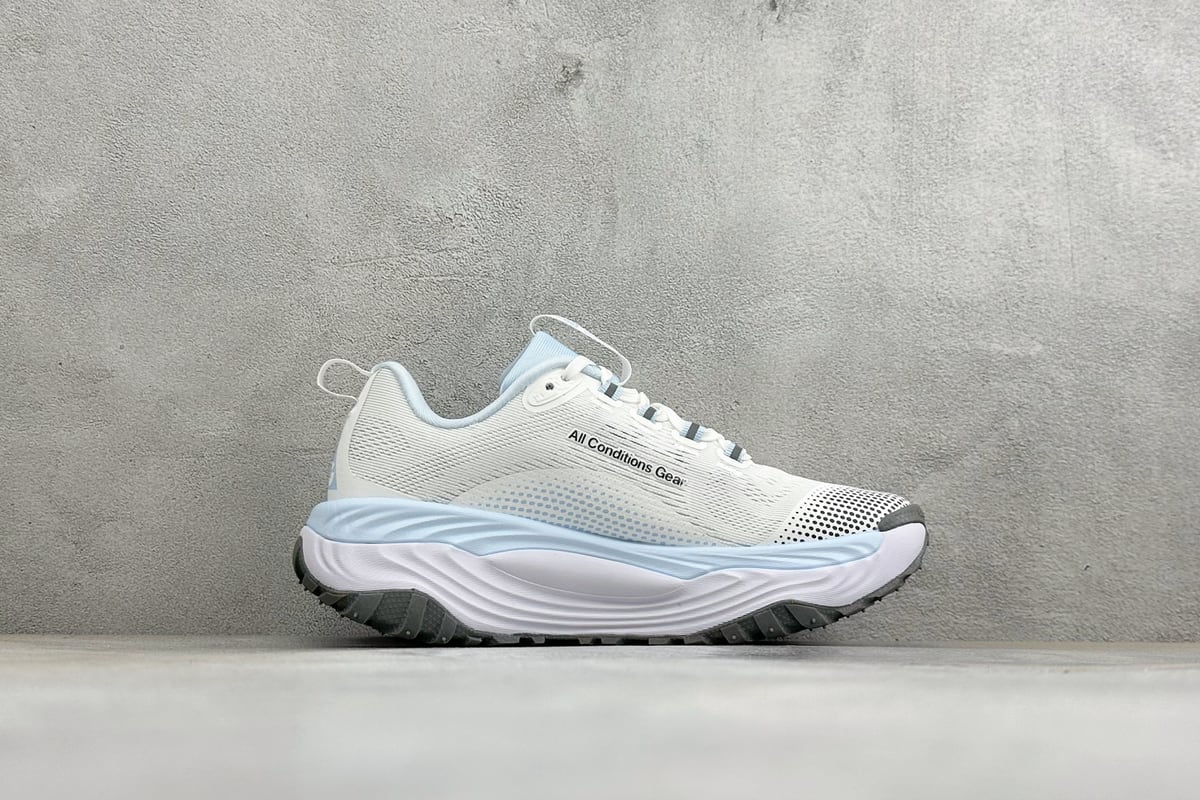 耐克 Nike ACG VOMERO TRAIL 白蓝黑防滑耐磨跑步鞋 侧面实拍图