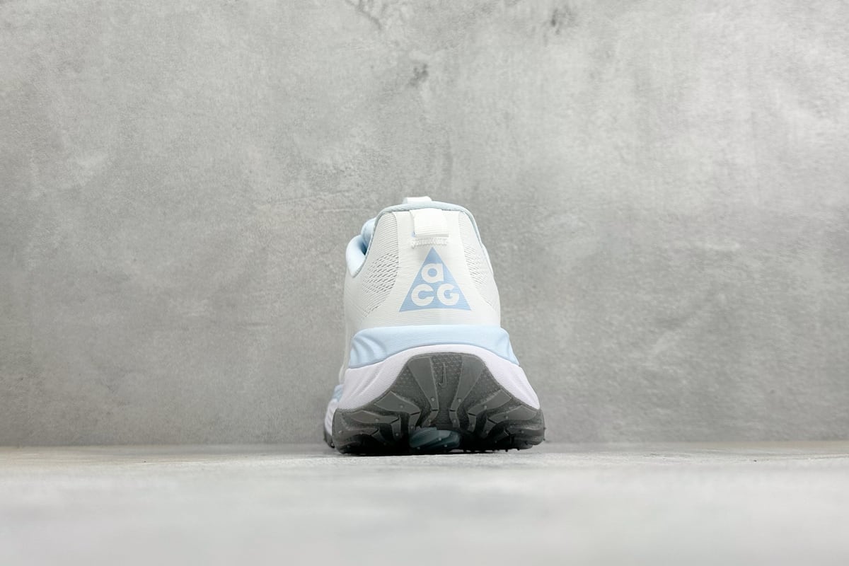 耐克 Nike ACG VOMERO TRAIL 白蓝黑防滑耐磨跑步鞋 鞋底实拍图