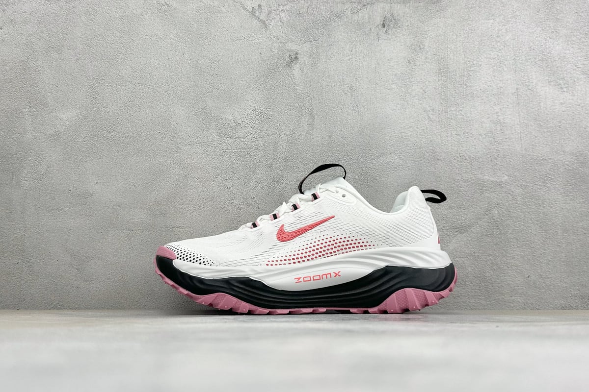 耐克 Nike ACG VOMERO TRAIL 防滑耐磨运动跑步鞋 白黑粉 正面实拍图