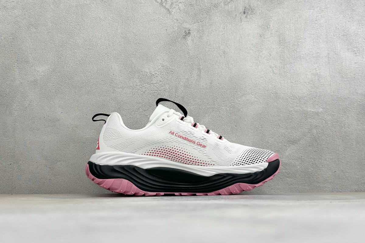 耐克 Nike ACG VOMERO TRAIL 防滑耐磨运动跑步鞋 白黑粉 侧面实拍图