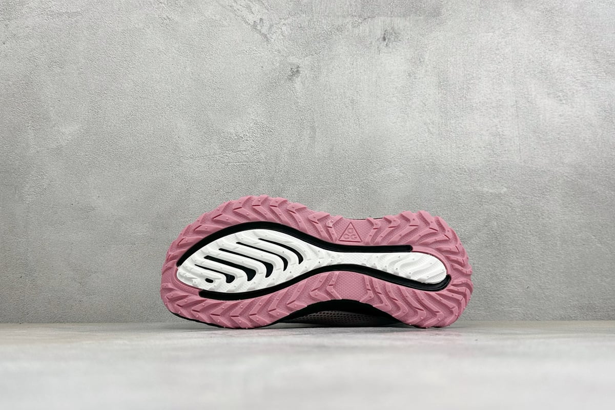 耐克 Nike ACG VOMERO TRAIL 防滑耐磨运动跑步鞋 白黑粉 鞋头实拍图