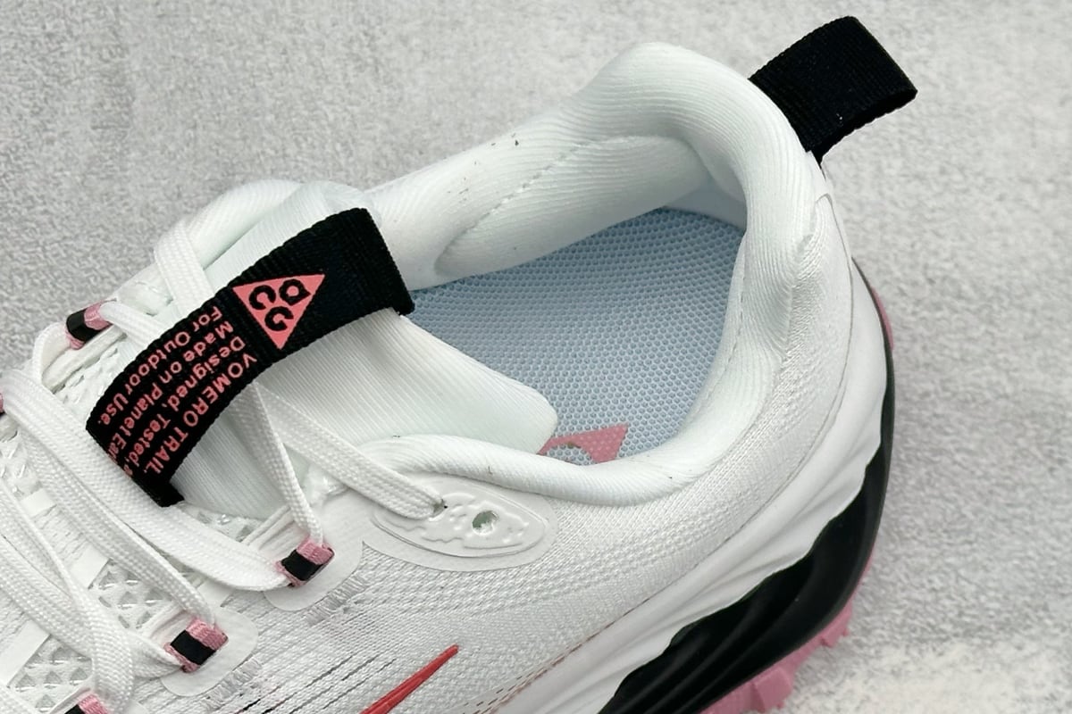 耐克 Nike ACG VOMERO TRAIL 防滑耐磨运动跑步鞋 白黑粉 上脚实拍图