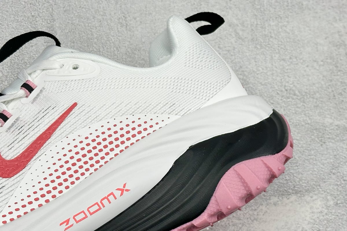 耐克 Nike ACG VOMERO TRAIL 防滑耐磨运动跑步鞋 白黑粉 细节实拍图