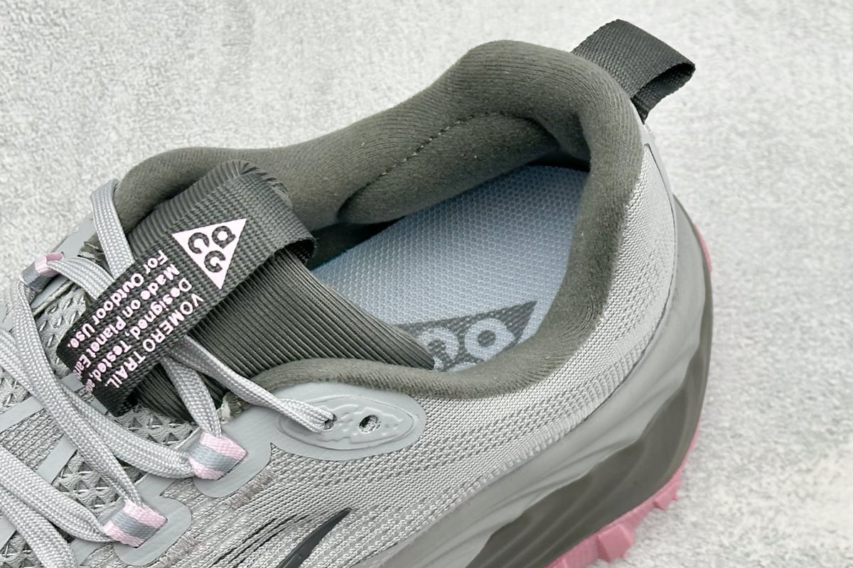 耐克 Nike ACG VOMERO TRAIL 防滑耐磨运动跑步鞋 灰黑粉 上脚实拍图