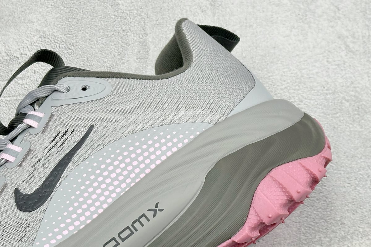 耐克 Nike ACG VOMERO TRAIL 防滑耐磨运动跑步鞋 灰黑粉 细节实拍图
