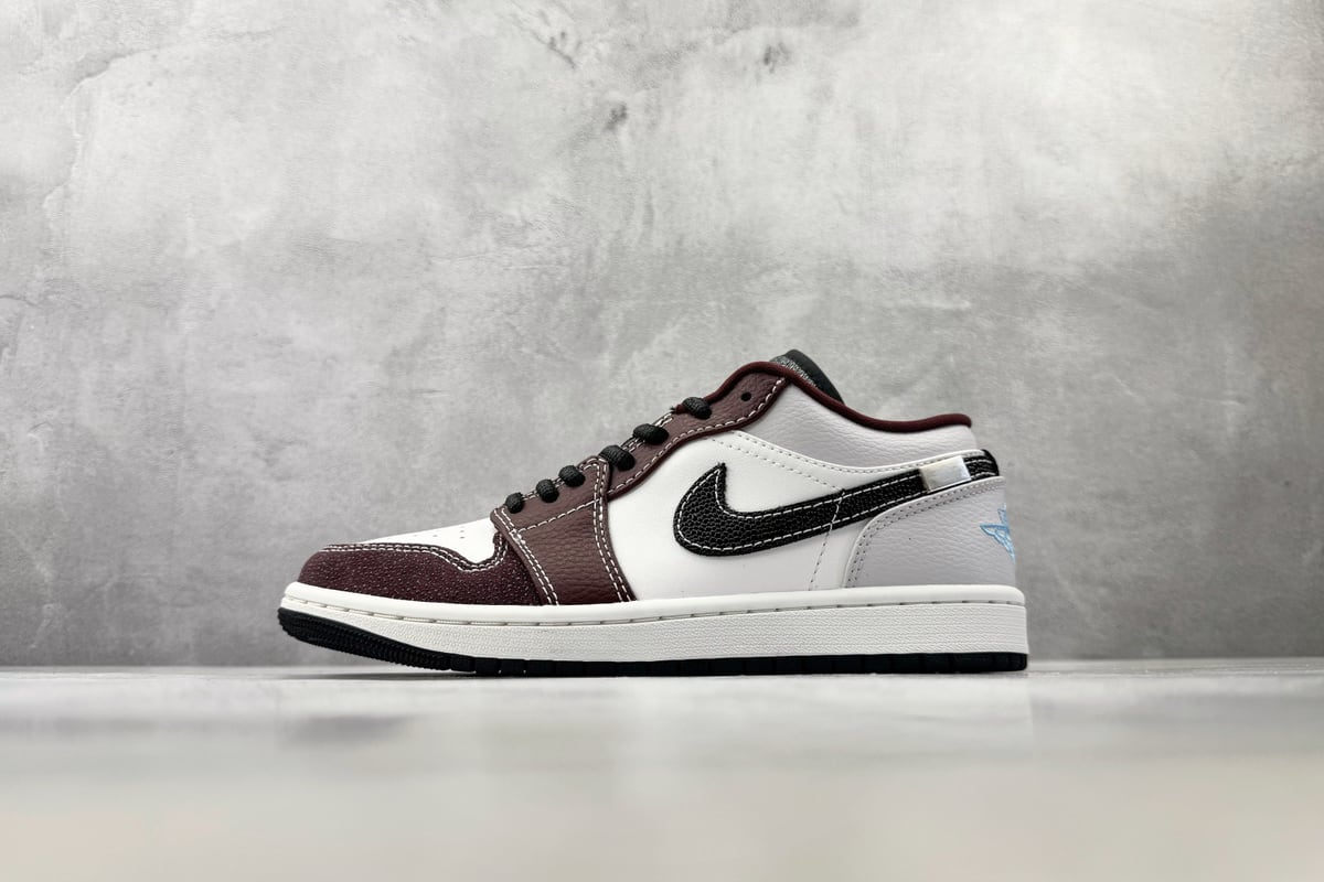 乔丹 Air Jordan 1 白红 正面实拍图