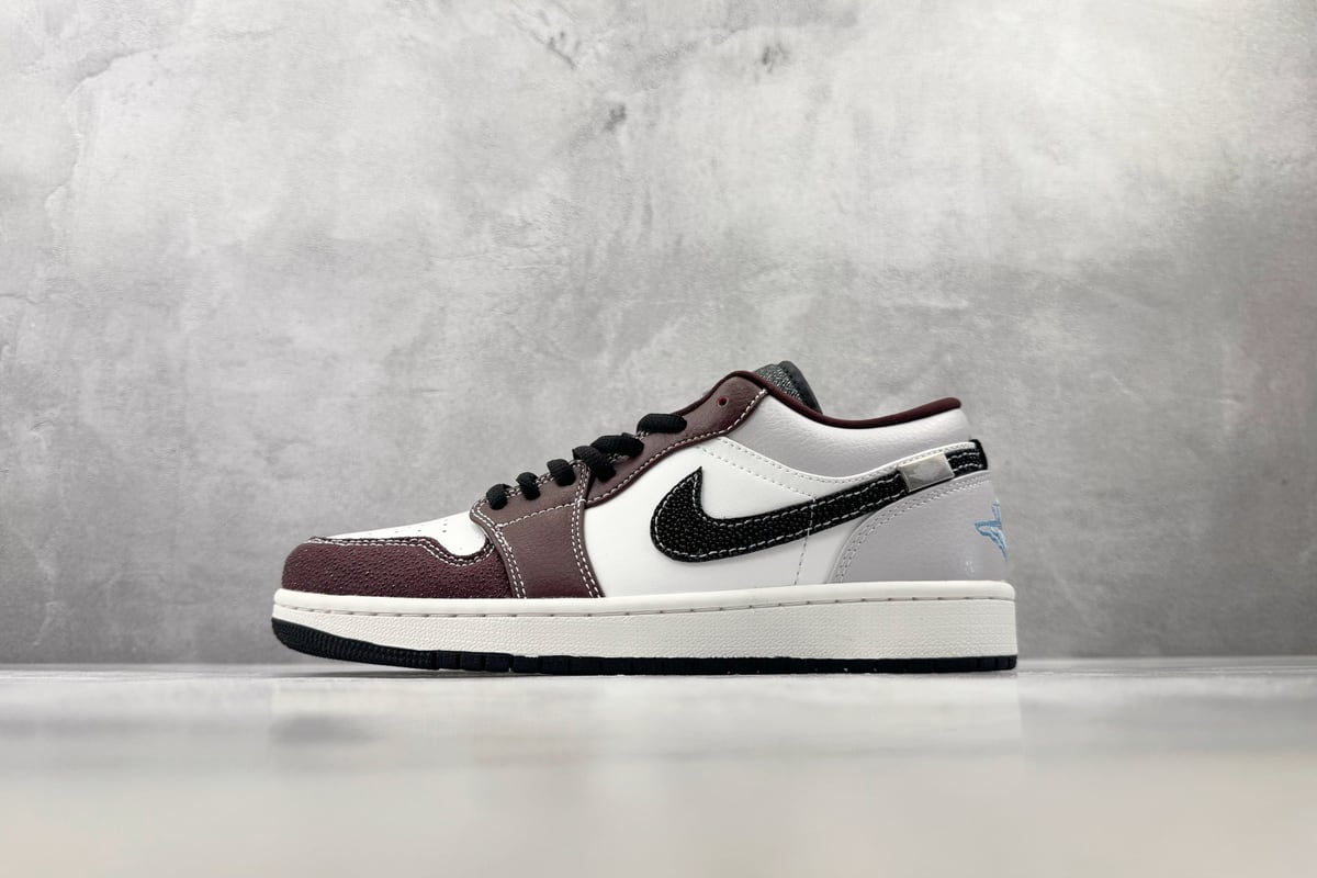 乔丹 Air Jordan 1 白红 正面实拍图