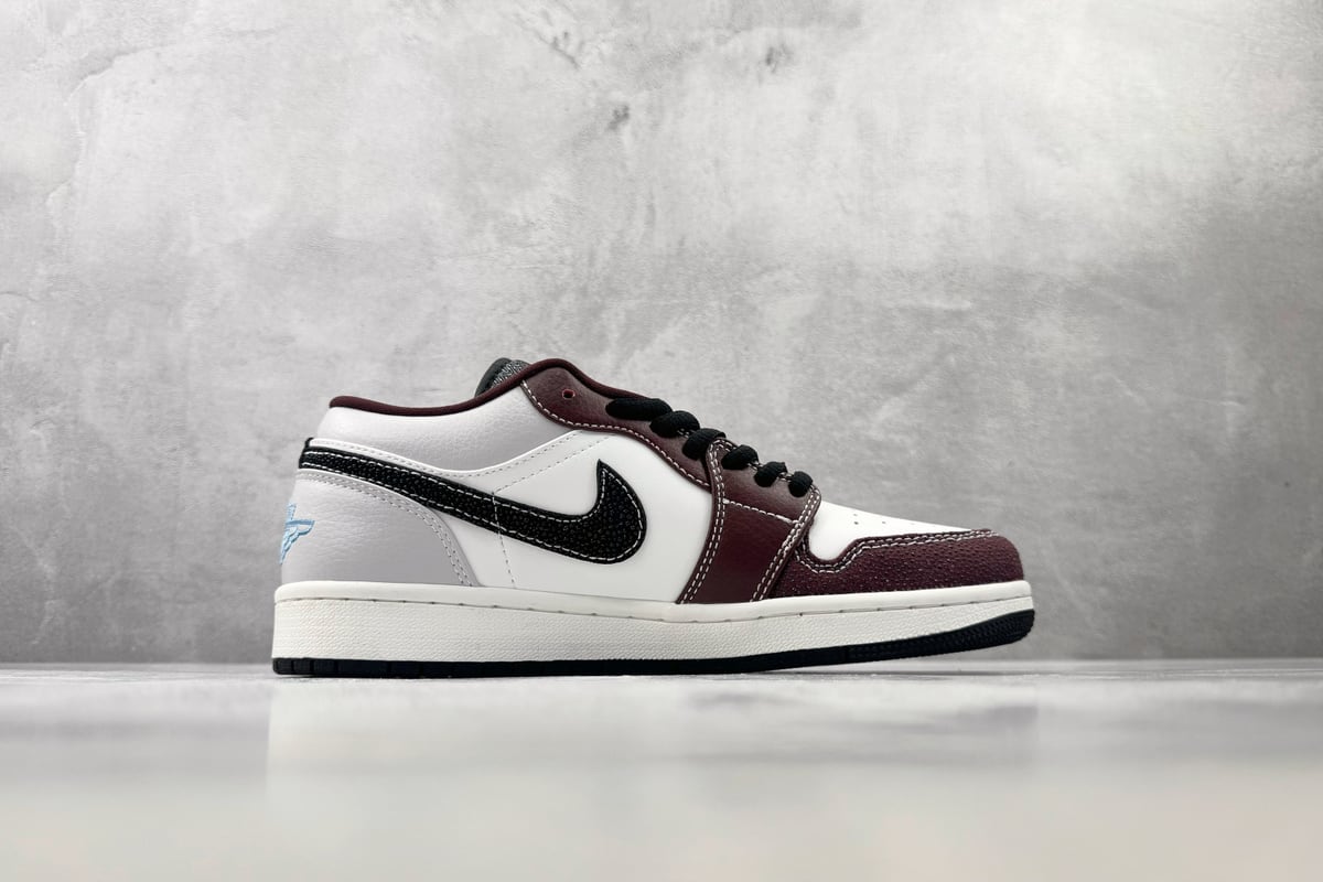 乔丹 Air Jordan 1 白红 侧面实拍图